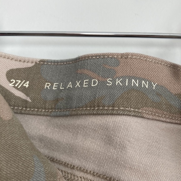 Loft| Faded Camo Relaxed Skinny Jeans sz27/4 - Picture 5 of 7